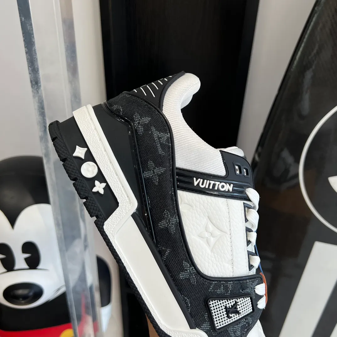 👟👟Ex-factory price 840👟👟 Women's shoes factory Couple model 👫LV Trainer series basketball sneakers🌟 Original molded TPU outsole The texture is the same as the original ⚠️Original development Top version All details are consistent with the original ⚠️ Size: 35-45